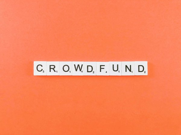 Quels sont les critères pour choisir une plateforme de crowdfunding pour un projet artistique?